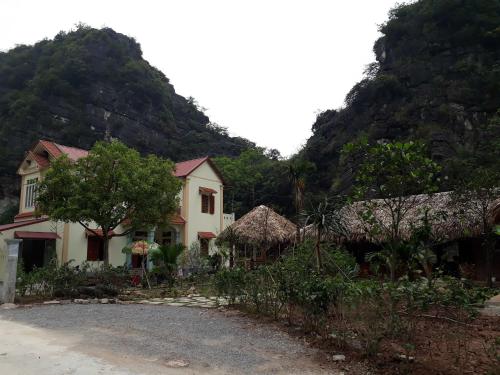 a house on the side of a mountain at Trang An Maison Retreat in Nguyên Ngoại