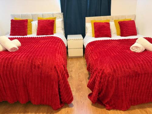 Кровать или кровати в номере 5 Brunswick - room 04