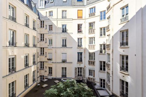 Charming Paris Apt, Metro 4 & RER B, 6 guests, CDG Access, 1-2 Rooms
