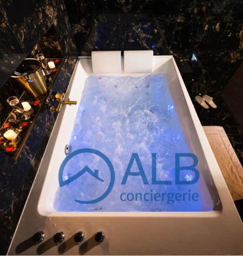 Promesse d'une nuit avec Balnéo privative
