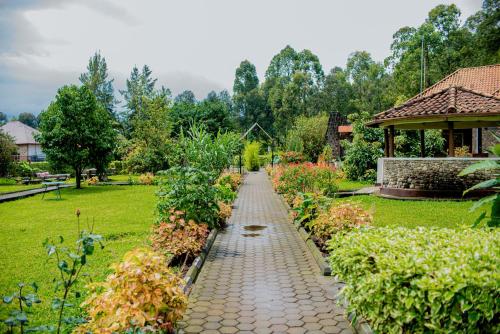 Karisimbi Cave Resort