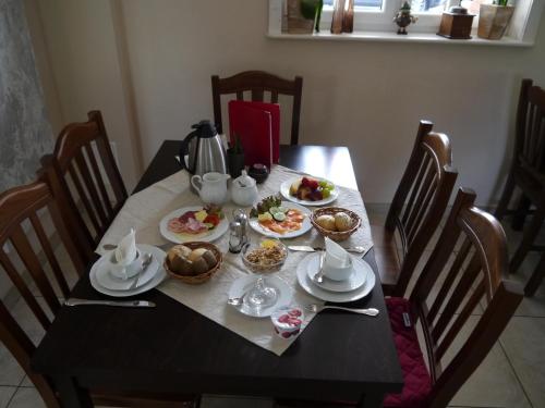 a black table with food on top of it at Café im Hof- Bed & Breakfast in Streufdorf