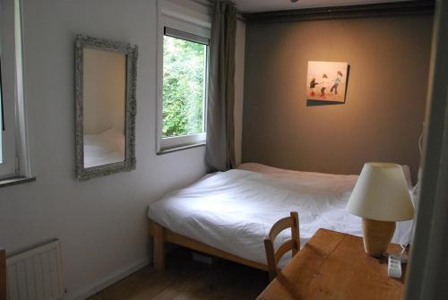 Postel nebo postele na pokoji v ubytování Peace and quiet and green near the lake and the sea! 7 people