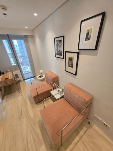 Posezení v ubytování Hygge-ParkWest BGC near Grand Hyatt & Mitsukoshi