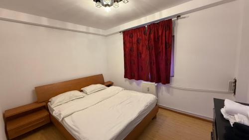 Ένα ή περισσότερα κρεβάτια σε δωμάτιο στο Sleep And Go Uioara - Parcare Inclusa