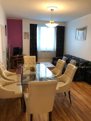 Apartment Domino