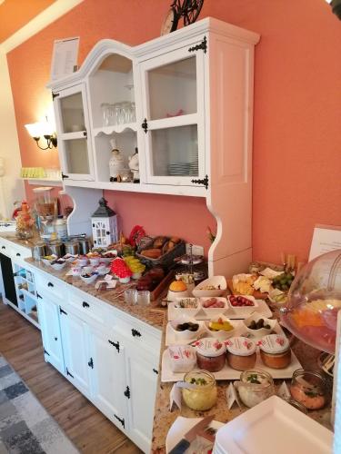 Jídlo v penzionu nebo okolí