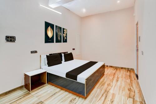 Ένα ή περισσότερα κρεβάτια σε δωμάτιο στο Hotel O Sairam Guest House