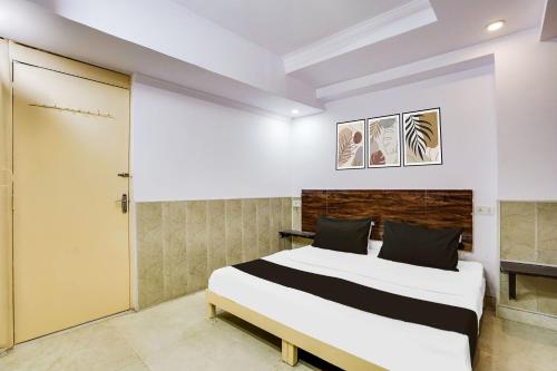 Ένα ή περισσότερα κρεβάτια σε δωμάτιο στο Hotel O HAPPY STAY INN