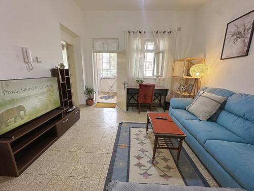 2 Bedroom apt in Jabal Weibdeh with Balcony