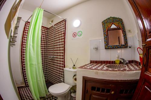 Bilik mandi di Riad Dalla Fes