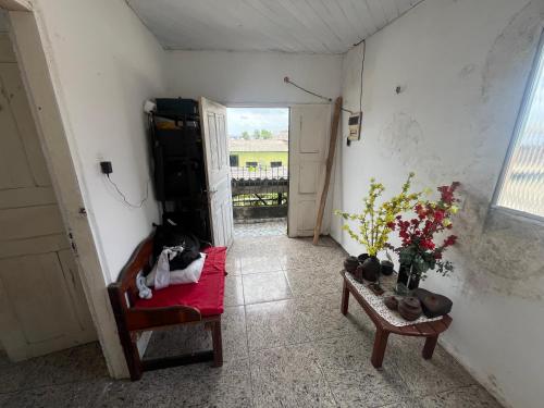 a living room with a red couch and a door at Cop 30 terceiro andar in Belém