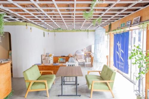 a room with two chairs and a table in a room at 一棟貸し切り宿 Hojo Machi Hostel in Kasai