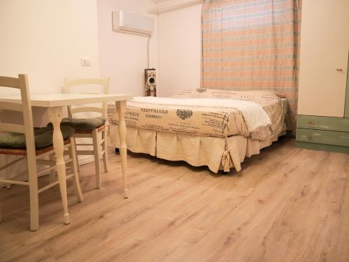 a bedroom with a bed and a table and chairs at Room Sweet Room 