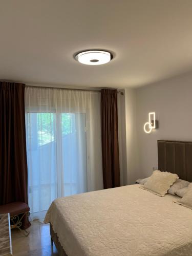 a bedroom with a bed and a large window at Carvajal casa Tucan in Fuengirola
