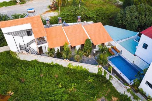 an overhead view of a house with a swimming pool at Như House Apartment - Phú Quốc in Phú Quốc
