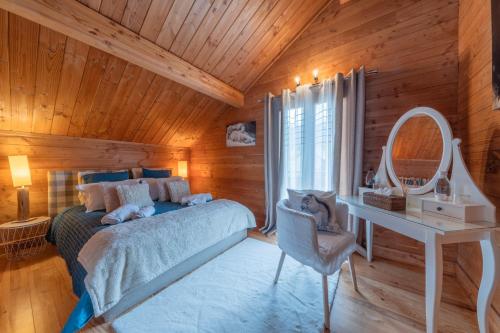 Ένα ή περισσότερα κρεβάτια σε δωμάτιο στο Chambre D'hôte au Chalet Datcha