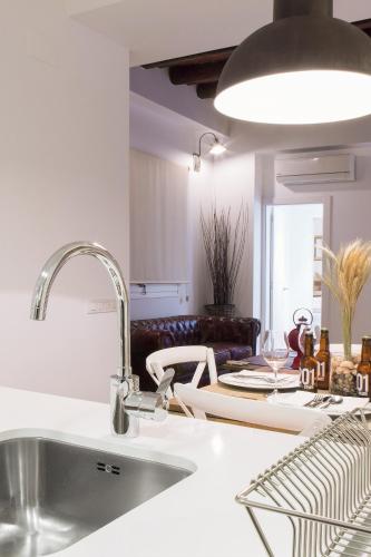 Bright Industrial Loft Barcelona Center photo 4