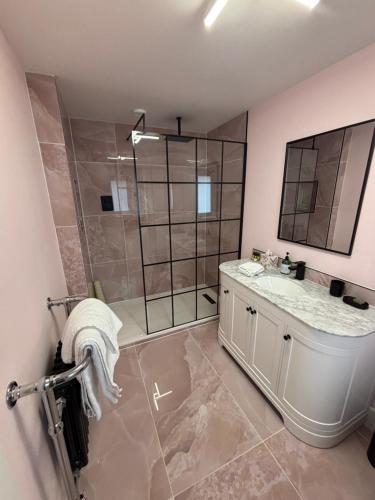 a bathroom with a shower and a sink at Boycott House in Shalstone