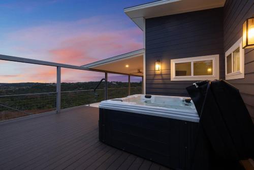 Φωτογραφία από το άλμπουμ του Esperanza Ranch w/Hot-tub, Fire pit, Gorgeous View σε Stonewall