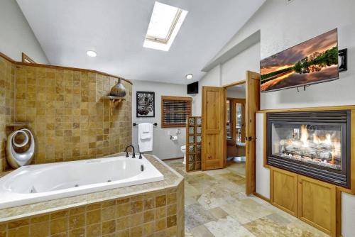 Φωτογραφία από το άλμπουμ του Terracotta Retreat/ Sleeps 30! σε Woodcreek