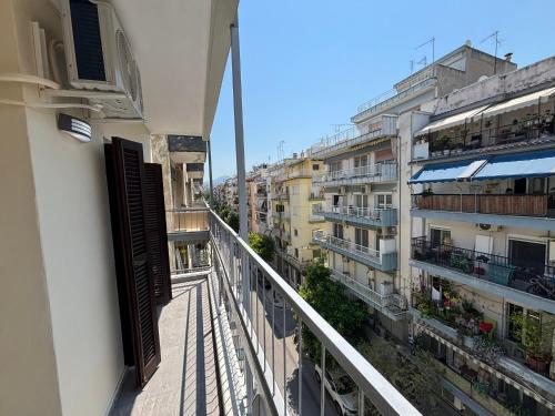 5 Deluxe and Easyliving apartment, 3 rooms , full extra up to 10 people plus baby , ideal midle city area