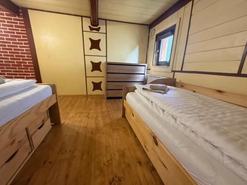 Postel nebo postele na pokoji v ubytování Chata Nerudovka