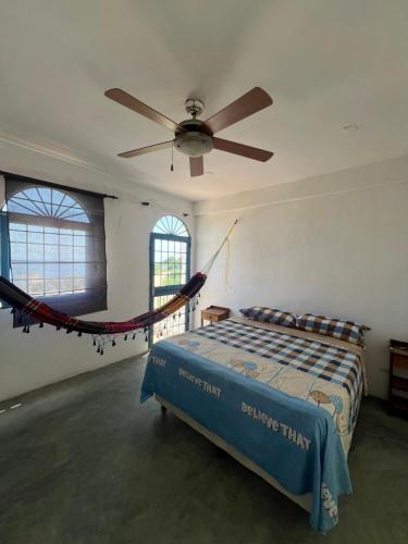 Giường trong phòng chung tại posada villa mercedes