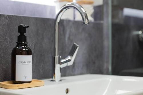 Ένα μπάνιο στο Fewo7Home Neueröffnung Apartment an der Uni