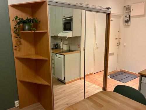 Dapur atau dapur kecil di Cozy studio in the center of Helsinki