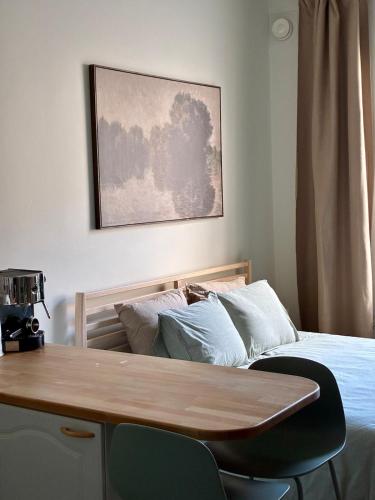 Katil atau katil-katil dalam bilik di Cozy studio in the center of Helsinki
