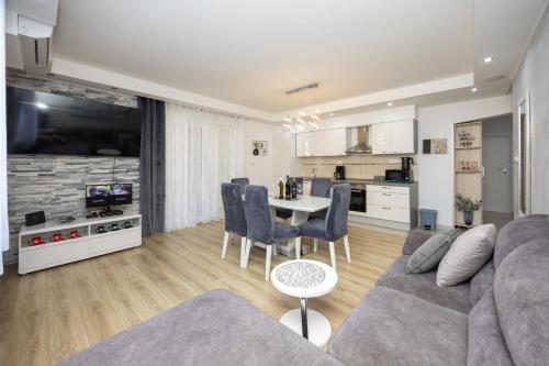CASA di NATALIA, Spacious 2BR Apartment for 6 near Beach & Split Airport ,Free Parking