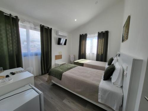 a small bedroom with a bed and a window at CiTY CENTER in Madalena