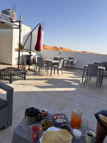 Đồ ăn tại/gần nhà khách