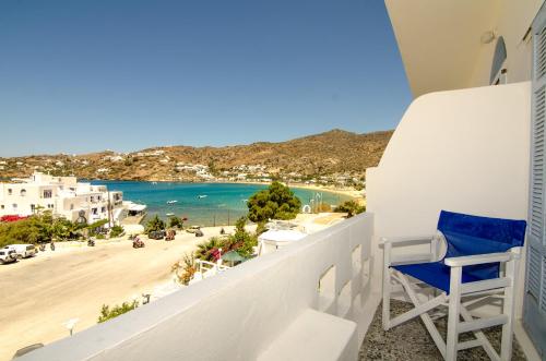 a balcony with a view of the beach at Ios Plage in Mylopotas