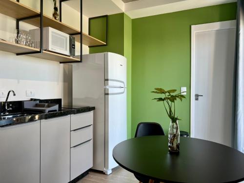 Dapur atau dapur kecil di Aptos 1 ou 2 quartos no Centro com Piscina e Academia