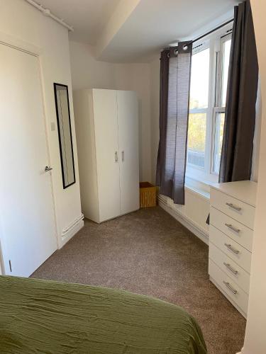 LUXURY 3 BED FLAT for 8 people close to Chelsea Stadium 5 min from the main station photo 22
