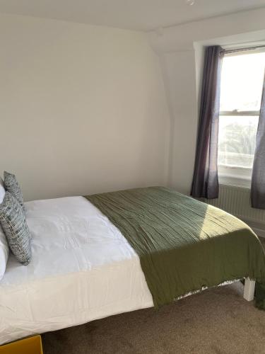 LUXURY 3 BED FLAT for 8 people close to Chelsea Stadium 5 min from the main station photo 24