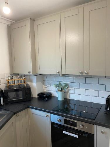 LUXURY 3 BED FLAT for 8 people close to Chelsea Stadium 5 min from the main station photo 28