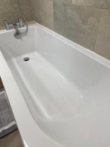 LUXURY 3 BED FLAT for 8 people close to Chelsea Stadium 5 min from the main station photo 33