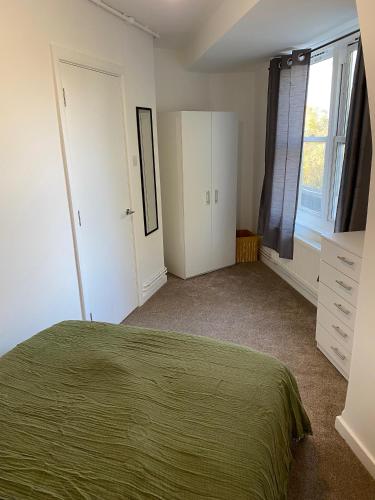 LUXURY 3 BED FLAT for 8 people close to Chelsea Stadium 5 min from the main station photo 36