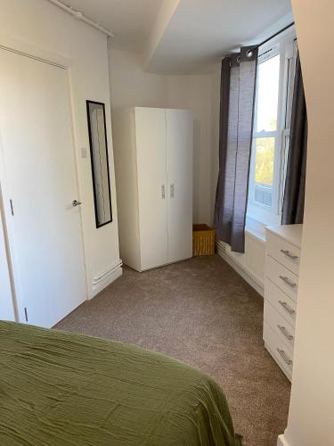 LUXURY 3 BED FLAT for 8 people close to Chelsea Stadium 5 min from the main station photo 43