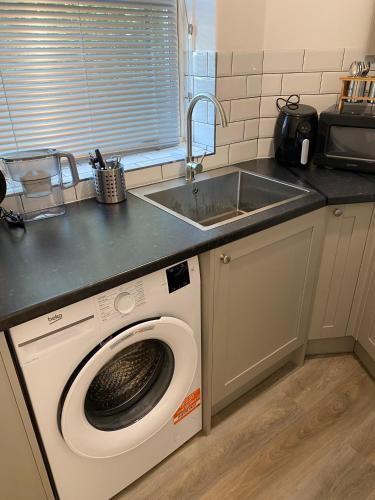LUXURY 3 BED FLAT for 8 people close to Chelsea Stadium 5 min from the main station photo 44