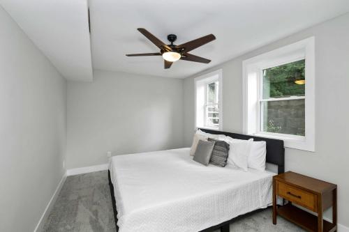 Katil atau katil-katil dalam bilik di Cincy Comfort Retreat