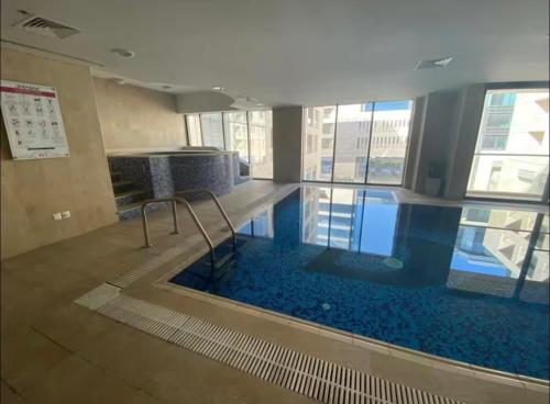 Amazing Apartment heart of Ammanの敷地内または近くにあるプール