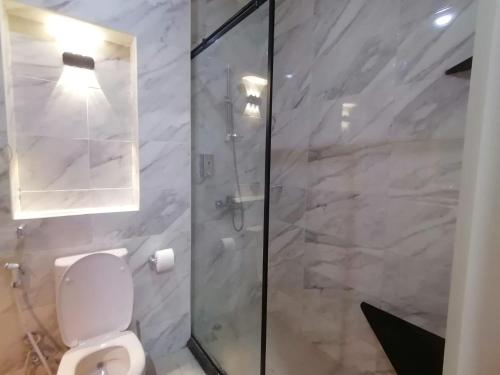 Koupelna v ubytování Tiba Golden Resort