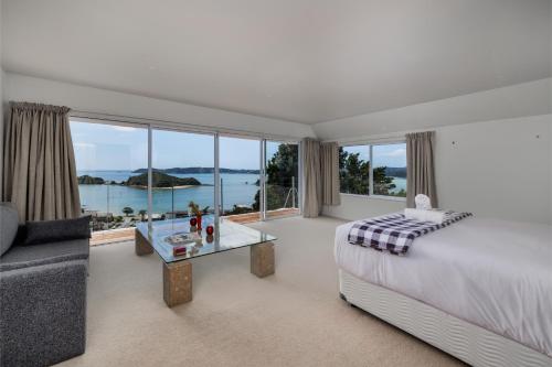 Katil atau katil-katil dalam bilik di Seabreeze Sanctuary - Paihia Holiday Home