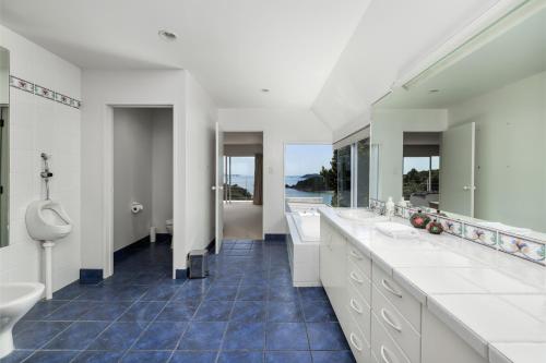 Bilik mandi di Seabreeze Sanctuary - Paihia Holiday Home
