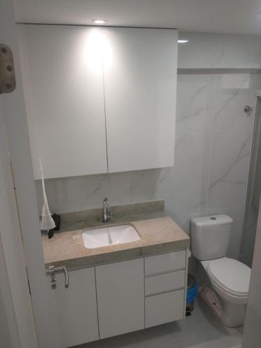 a bathroom with a sink and a toilet at Praia do Frances Marechal in Marechal Deodoro