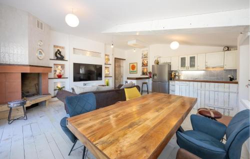 a kitchen and living room with a wooden table at Stunning Home In Trogir in Prapatnica